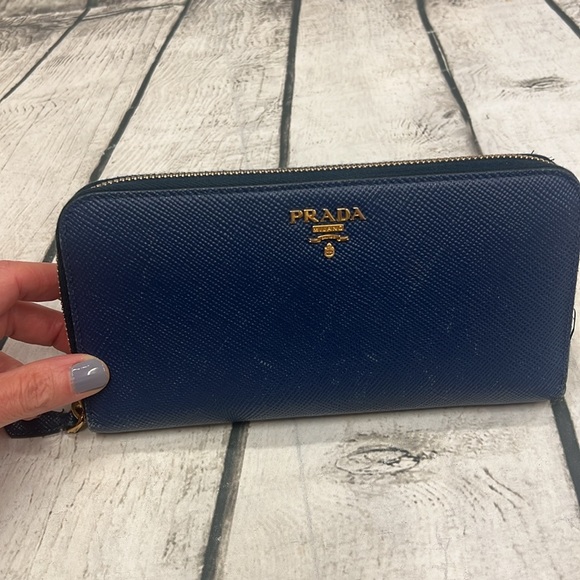 Prada Saffiano Blue Leather Zippy Continental Zip Around Wallet - Picture 4 of 16